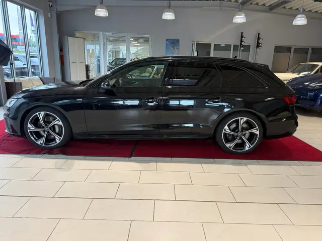 Audi A4 view 4