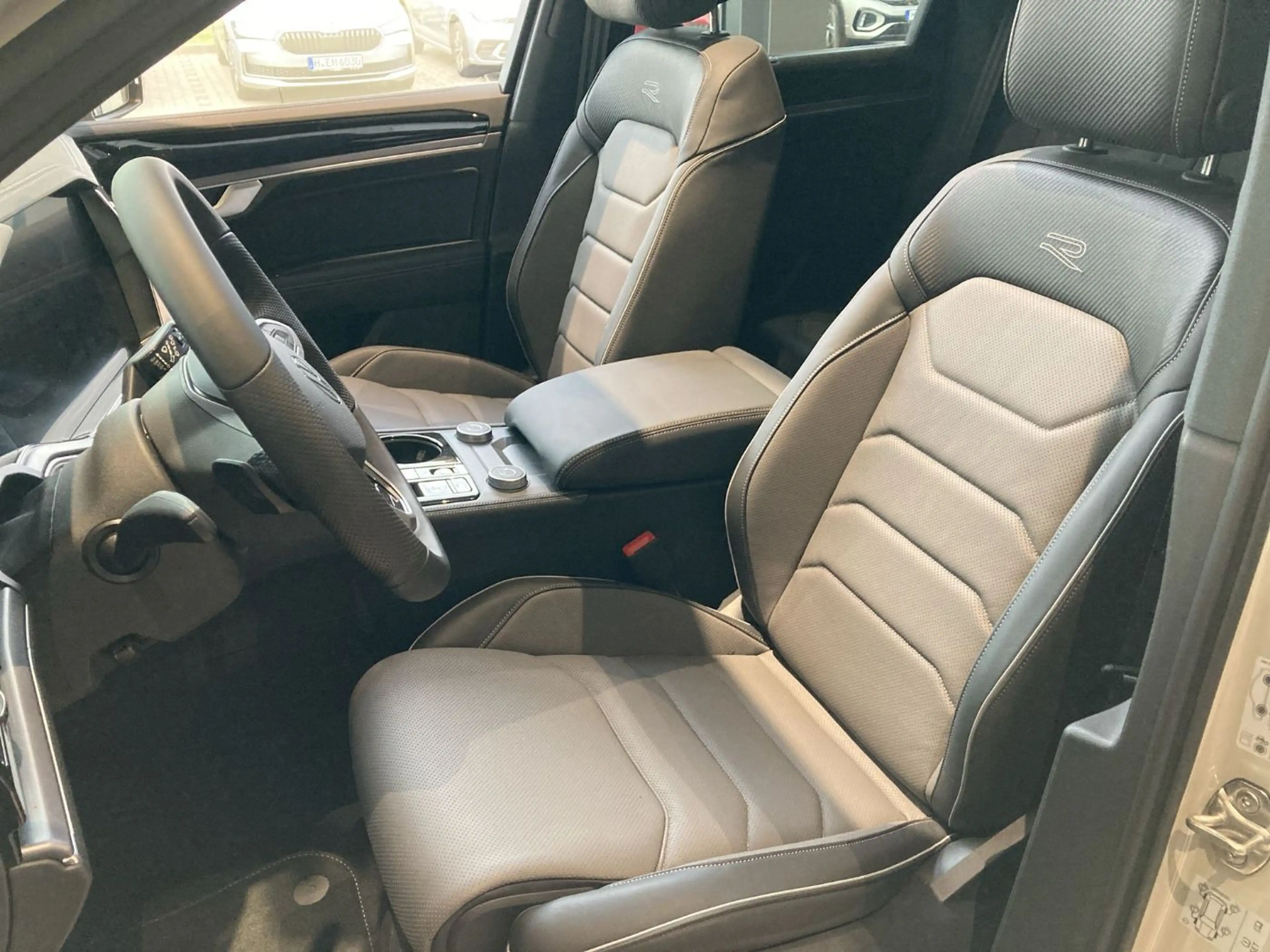 Volkswagen Touareg R-Line V6 TDI 4MOTION - 8-Gang-Automatik (Tiptroni — photo 14