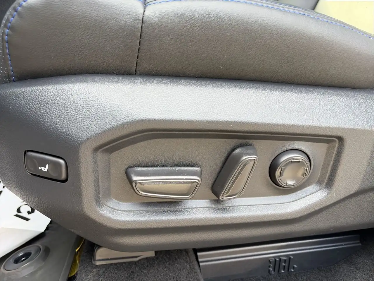 Toyota Sequoia photo Toyota Sequoia