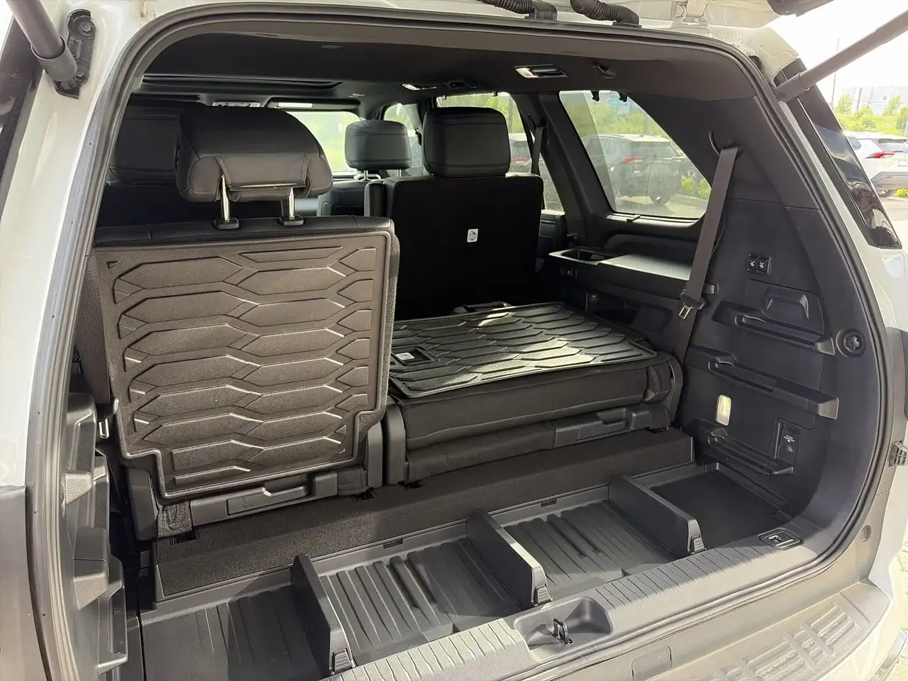 Toyota Sequoia photo Toyota Sequoia