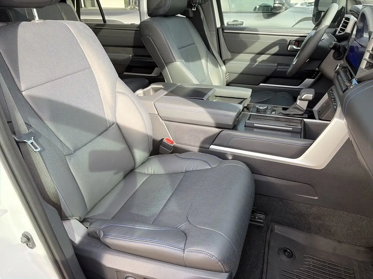 Toyota Sequoia photo Toyota Sequoia
