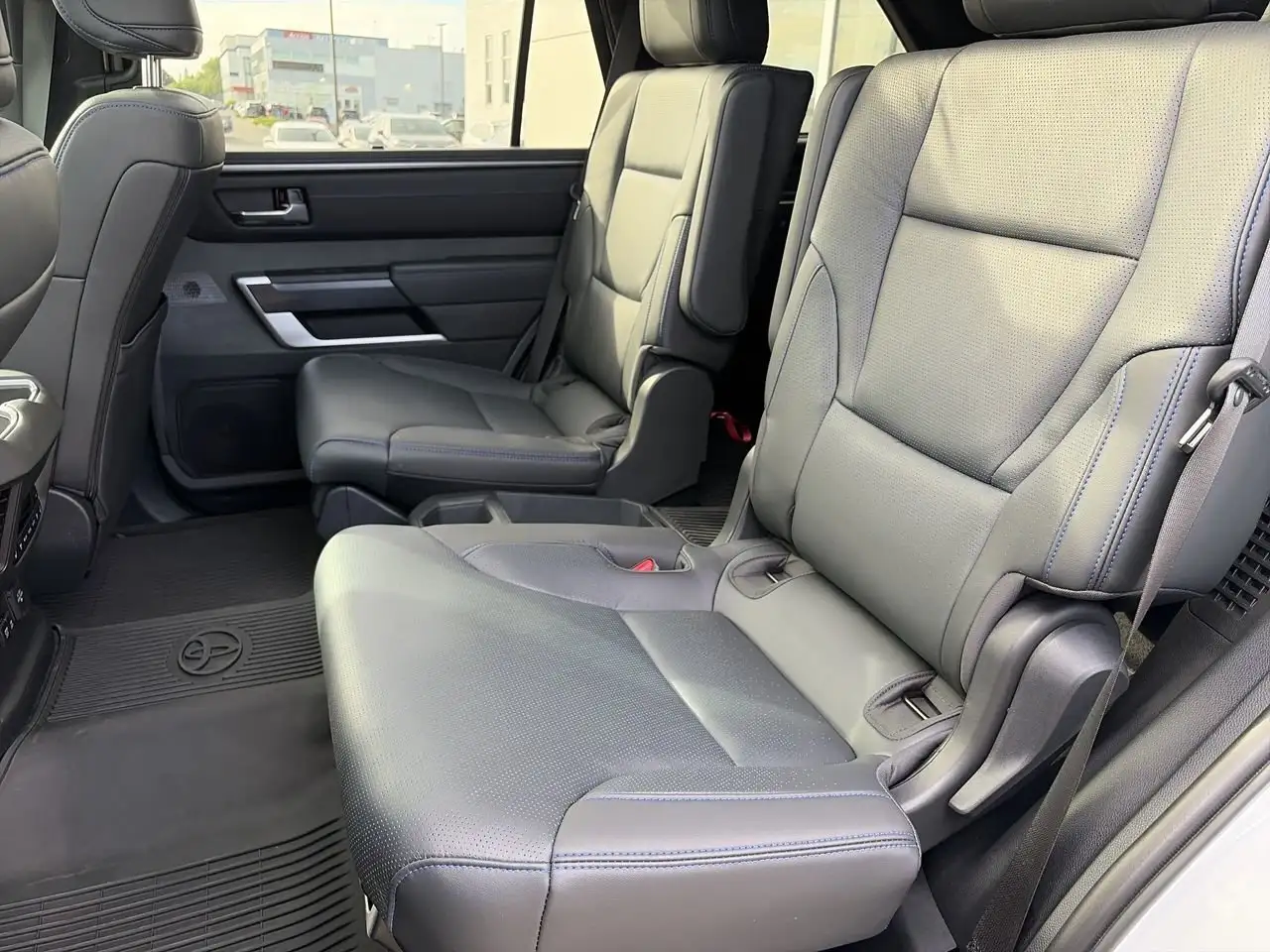 Toyota Sequoia photo Toyota Sequoia