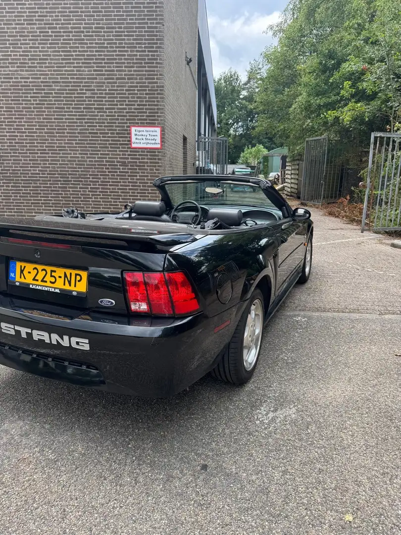 Ford Mustang 3.8 V6 Convertible Zwart - 2