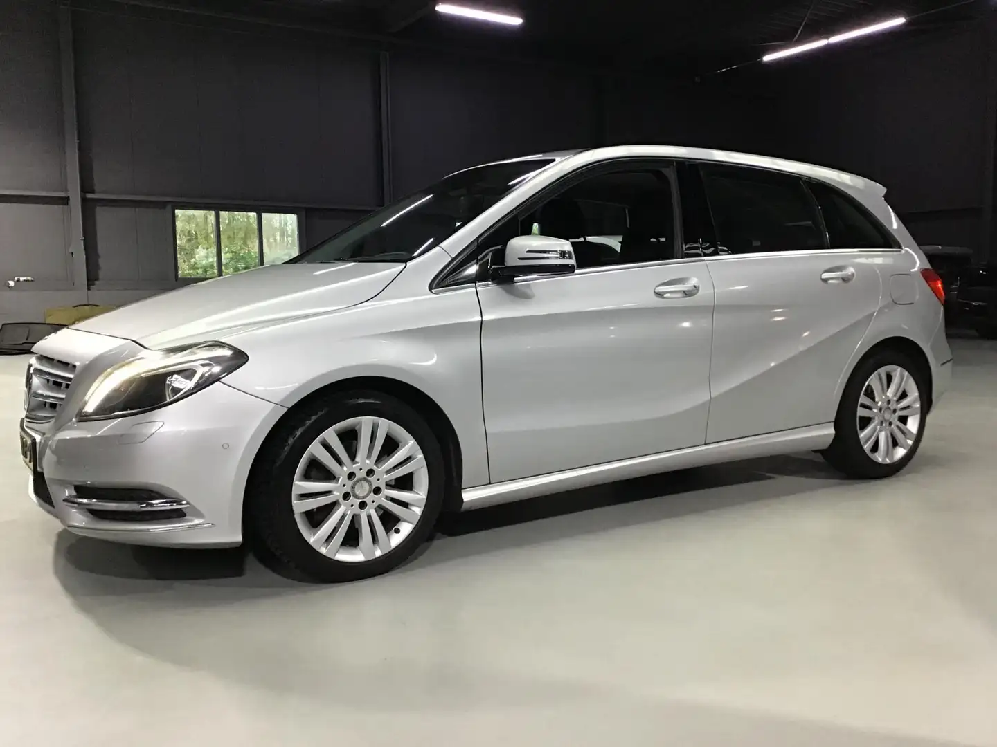Mercedes-Benz B 200 Ambition I Automaat I Trekhaak I Hoge instap I Cru Zilver - 2