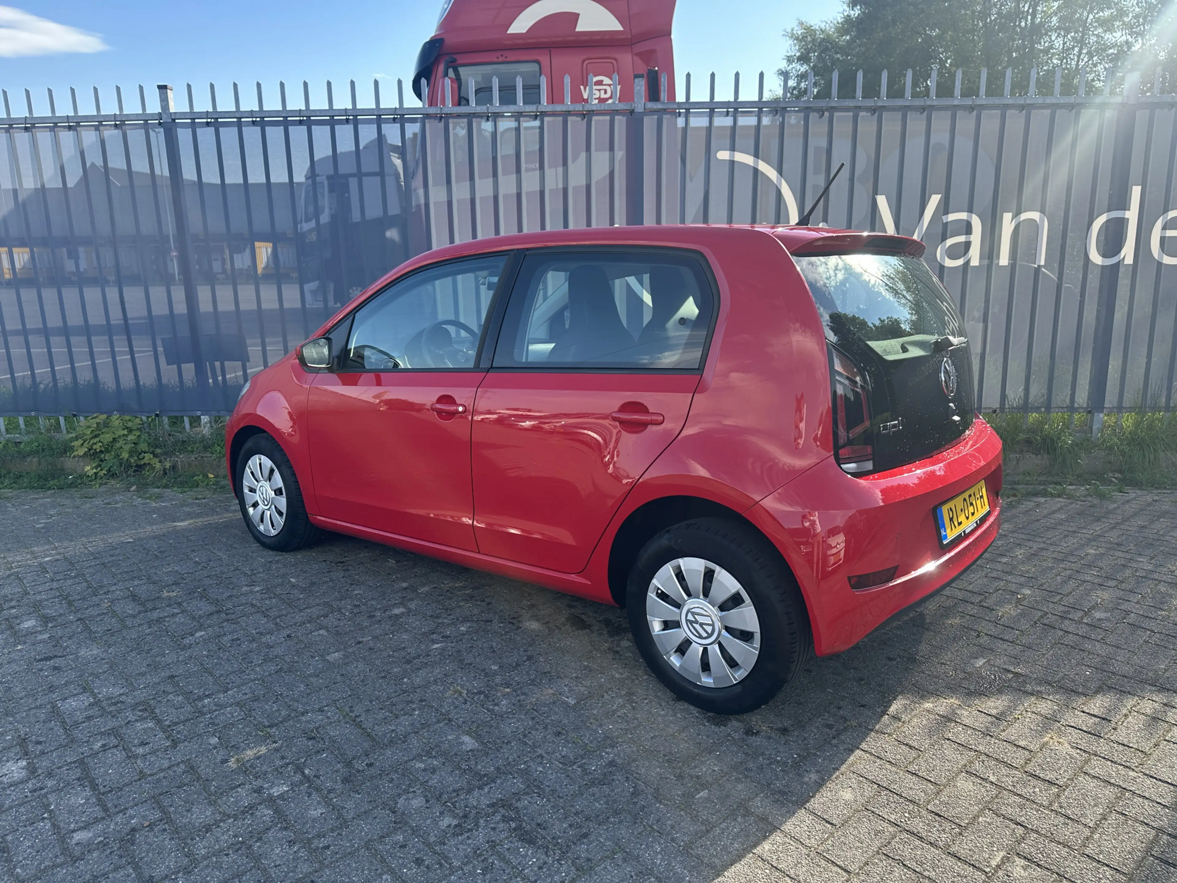 Volkswagen up! 1.0 BMT move up! Cruise Control / Climatronic / Ca — photo 3
