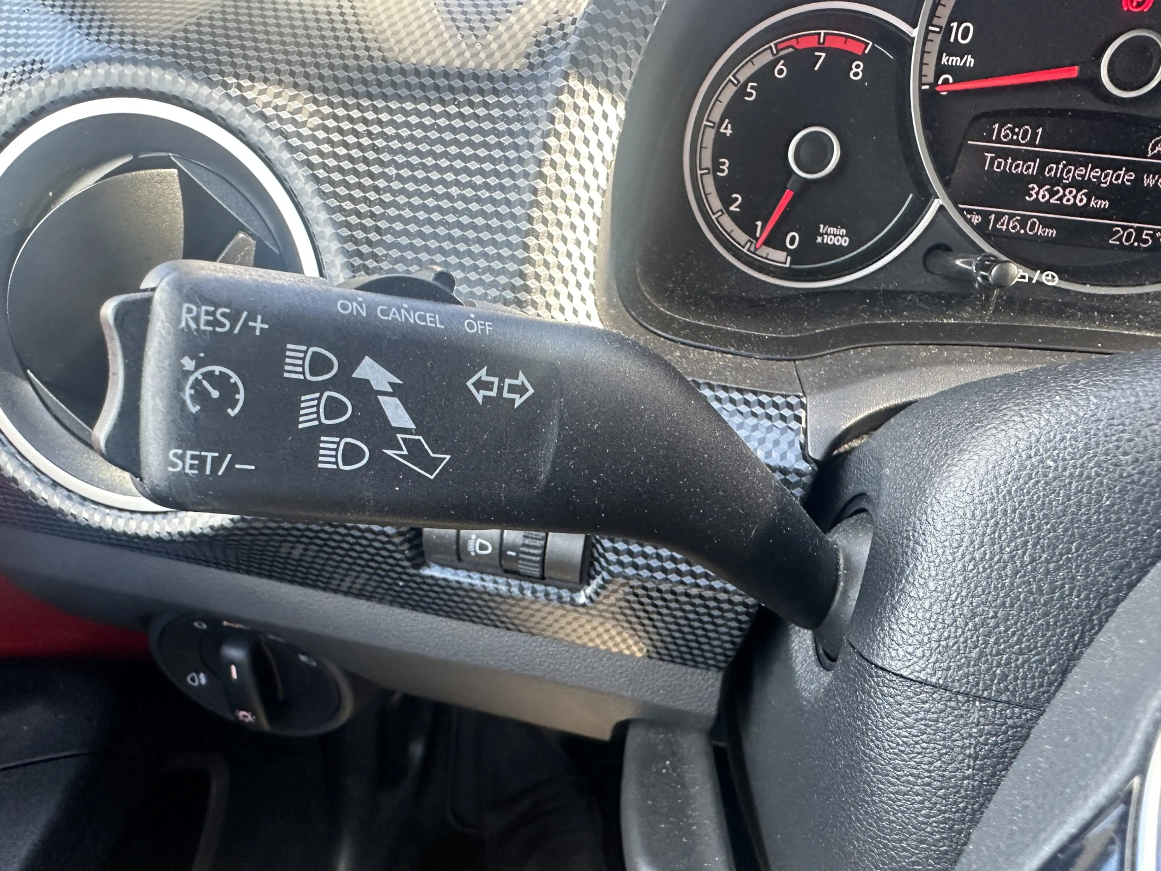 Volkswagen up! 1.0 BMT move up! Cruise Control / Climatronic / Ca — photo 9