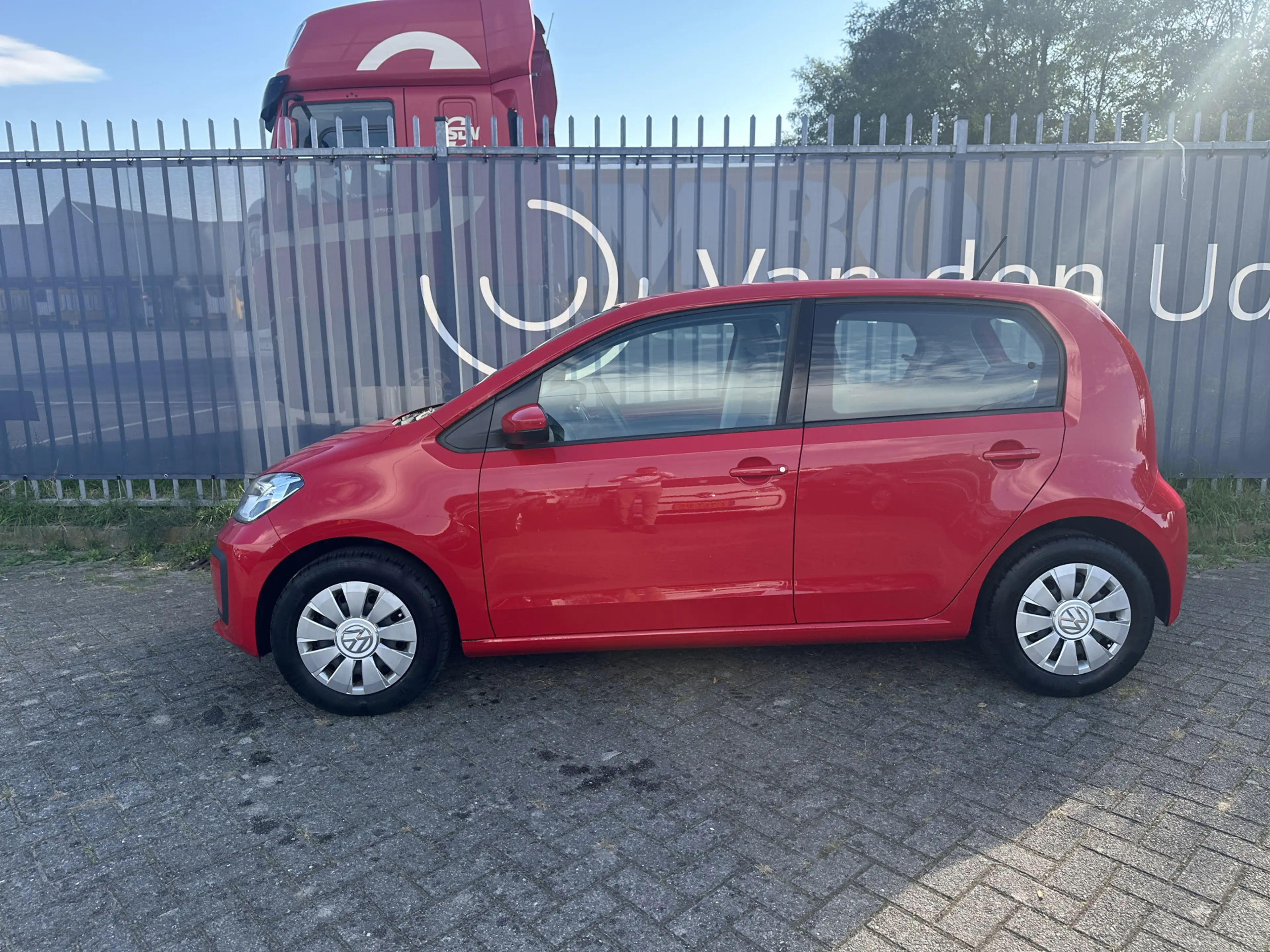 Volkswagen up! 1.0 BMT move up! Cruise Control / Climatronic / Ca — photo 2