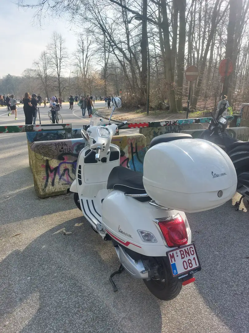 Vespa GTS Super 300 Fehér - 1