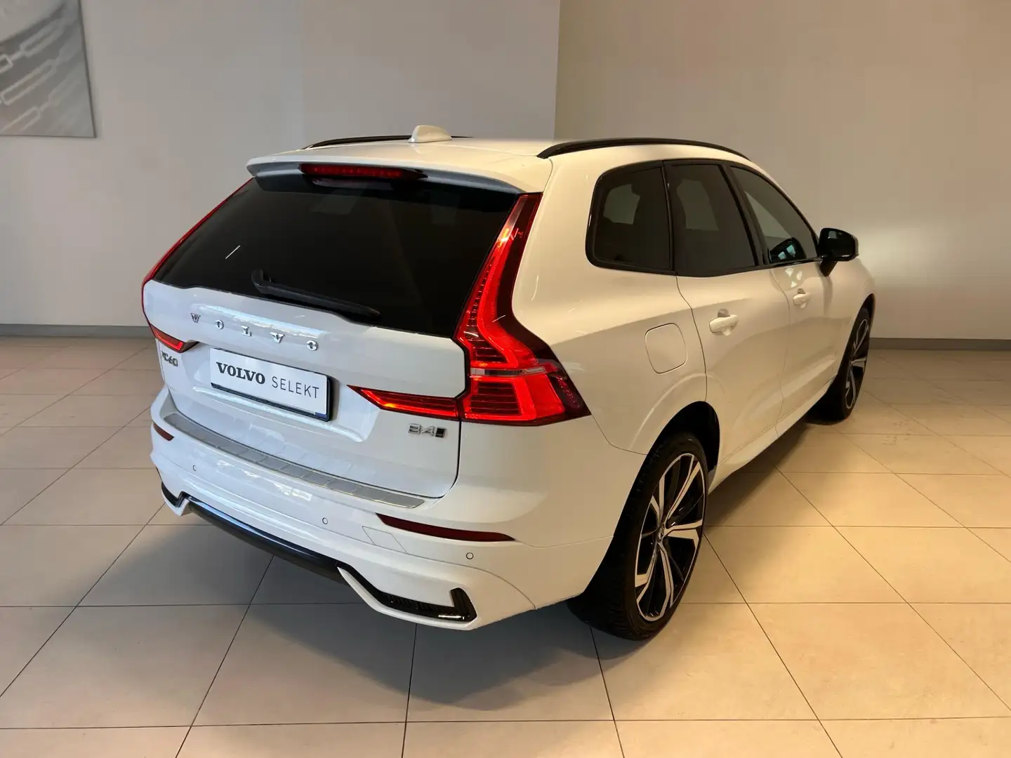 Volvo XC60 B4 (d) AWD Geartronic R-design AUTOCARRO Bianco - 2