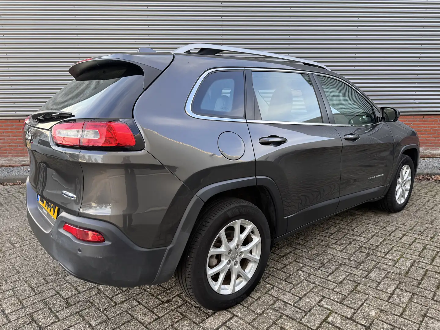 Jeep Cherokee 2.0 Longtitude December Actie van €15950 voor €149 Grijs - 2
