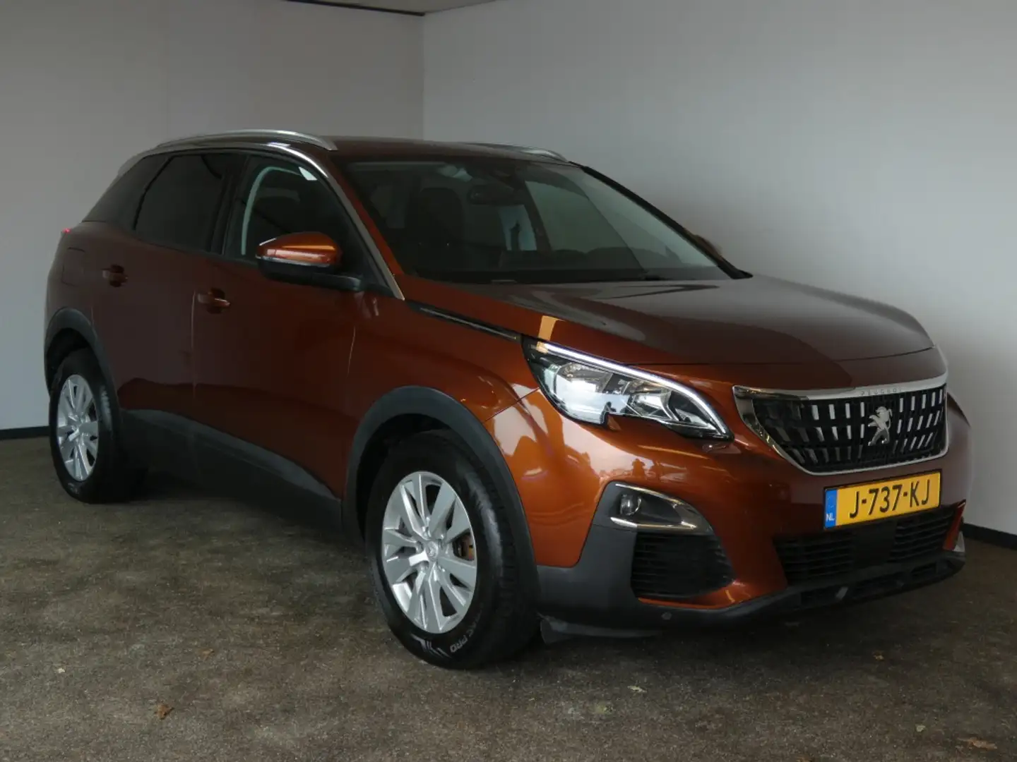 Peugeot 3008 1.2 PureTech Allure Bruin - 2