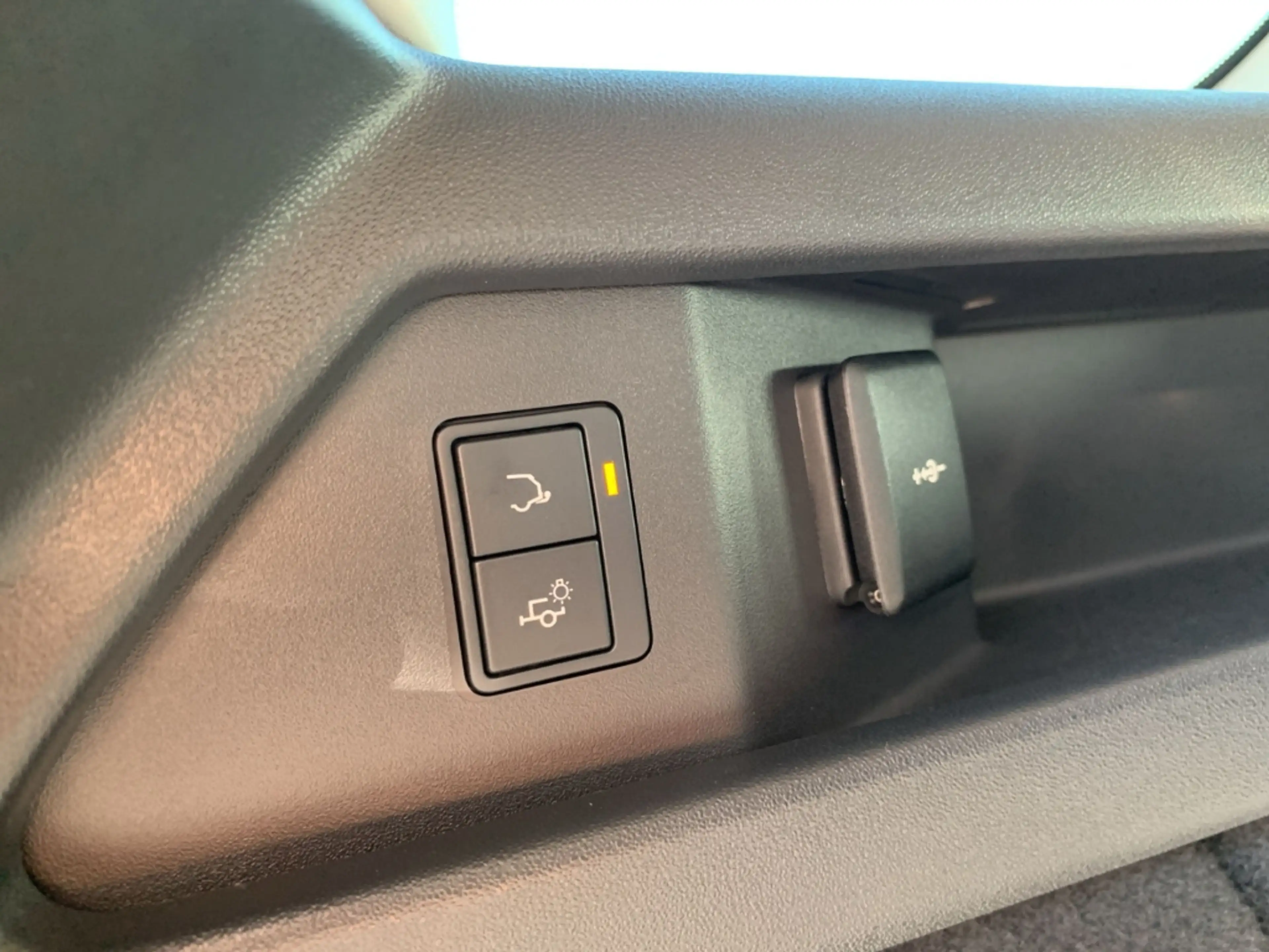Land Rover Discovery Sport P270e S PANO+20LM-FELGE+DAB+ — photo 21