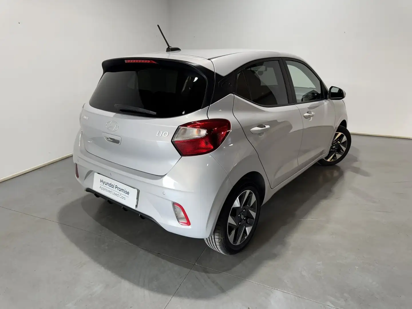 Hyundai i10 1.0 MPI Klass Gris - 2