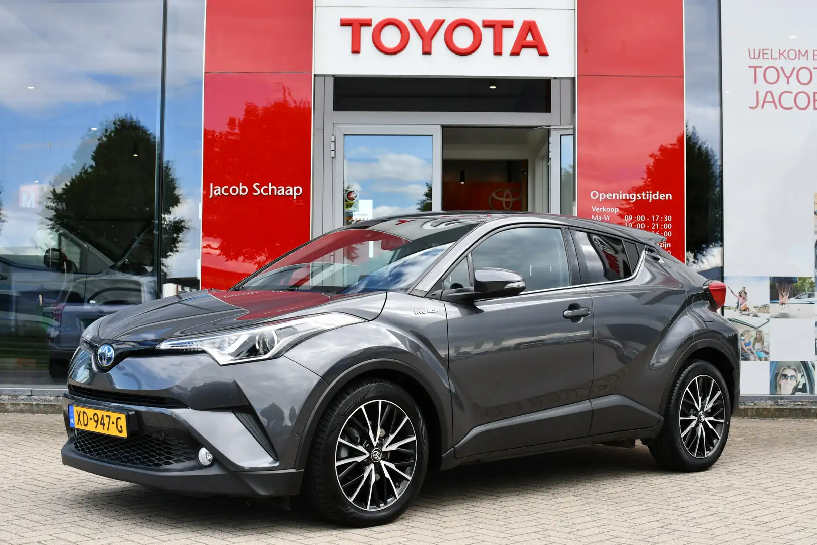 Toyota C-HR 1.8 Hybrid Dynamic Limited Automaat 122pk | Naviga Grijs - 1
