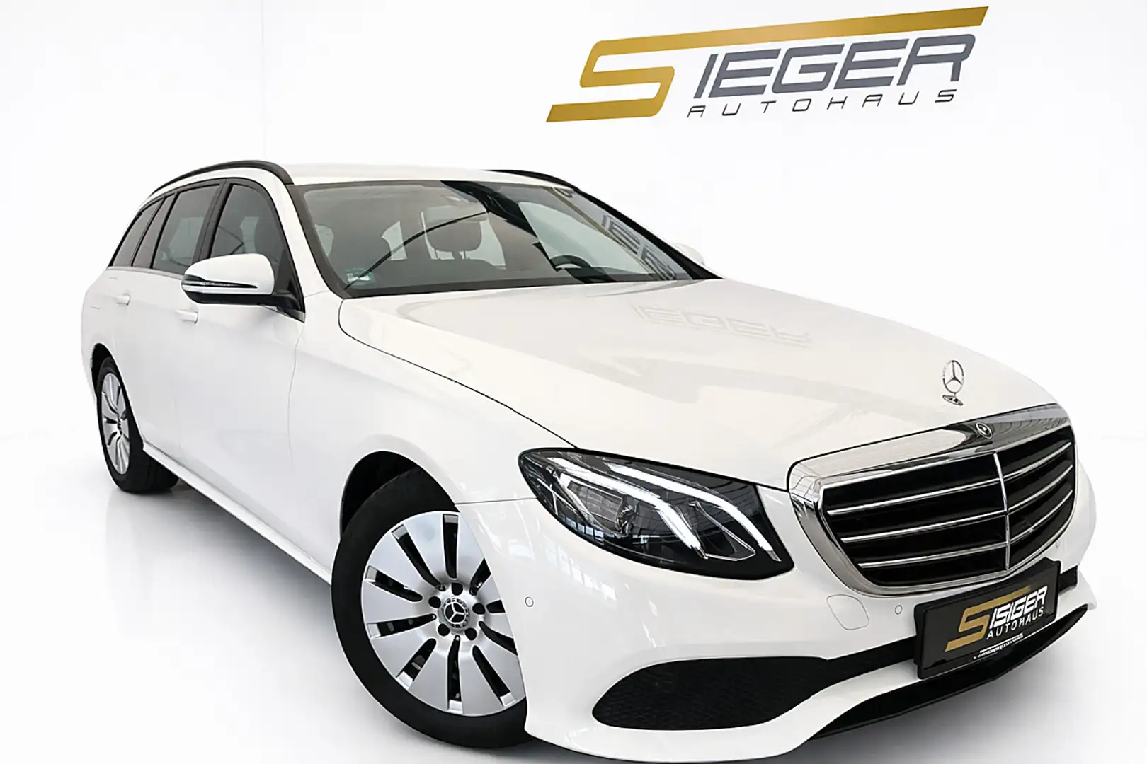 Mercedes-Benz E 300 d T Aut. Weiß - 1