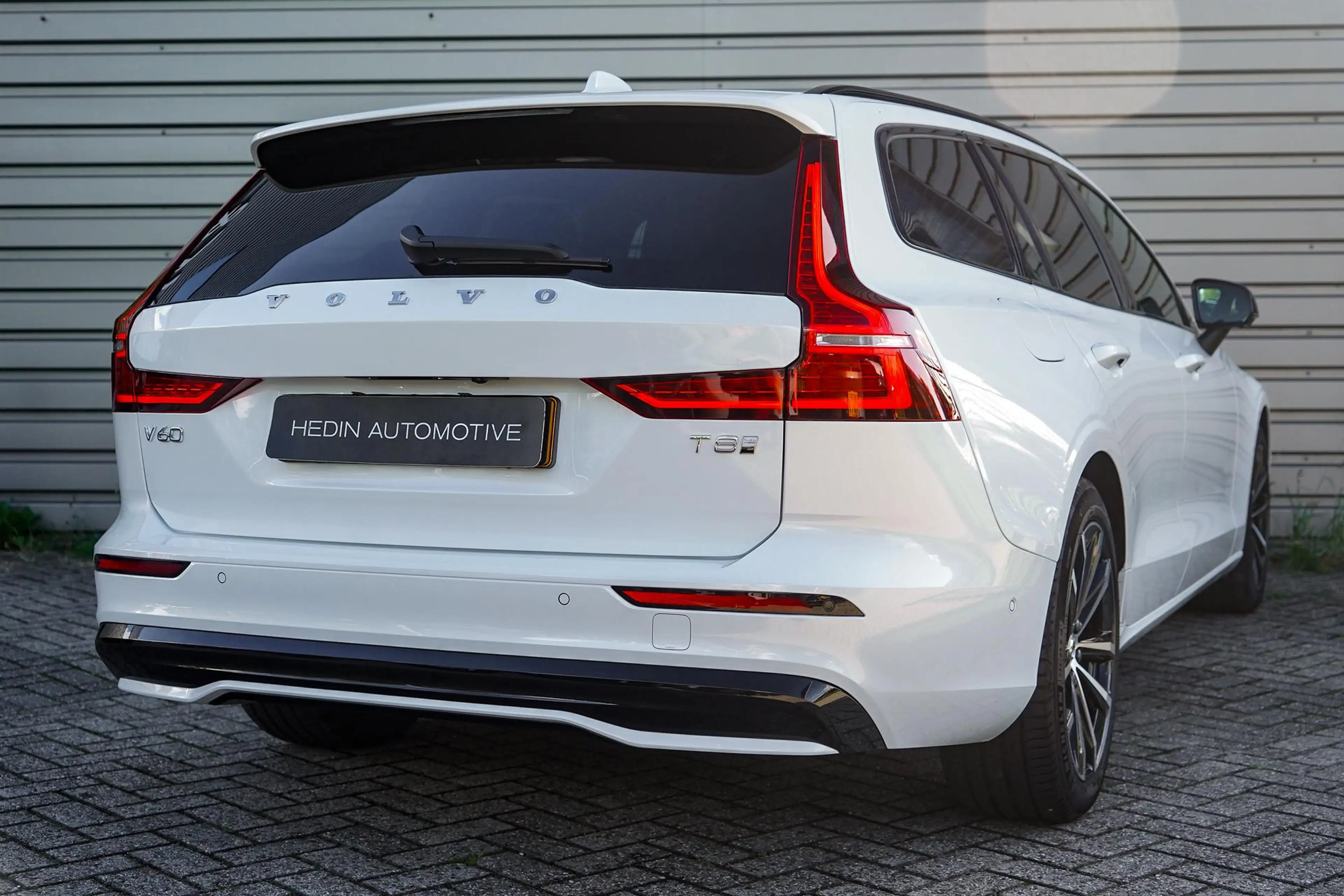 Volvo V60 2.0 T8 Plug-in hybrid AWD Plus Dark |  360 Camera — photo 6