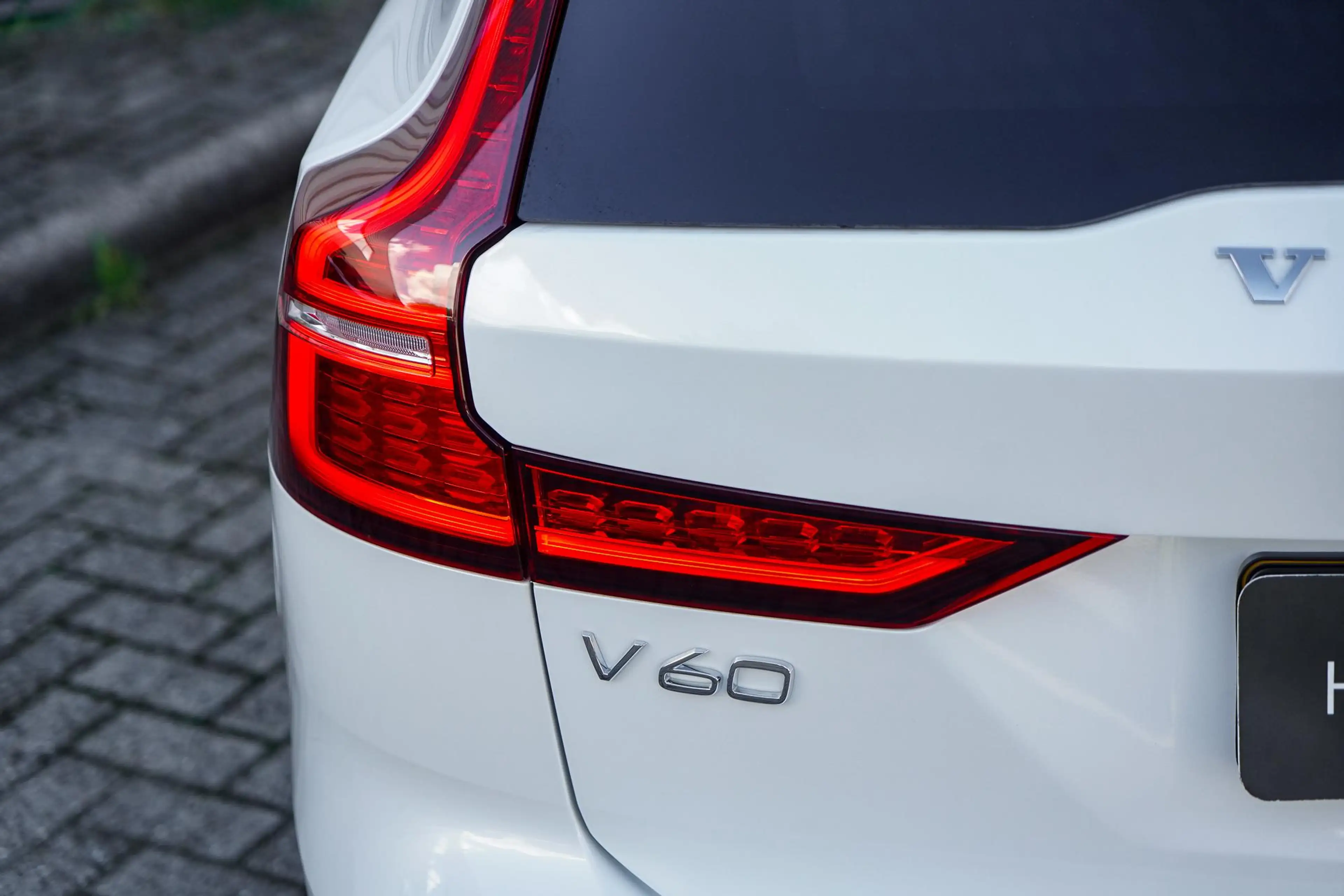 Volvo V60 2.0 T8 Plug-in hybrid AWD Plus Dark |  360 Camera — photo 8