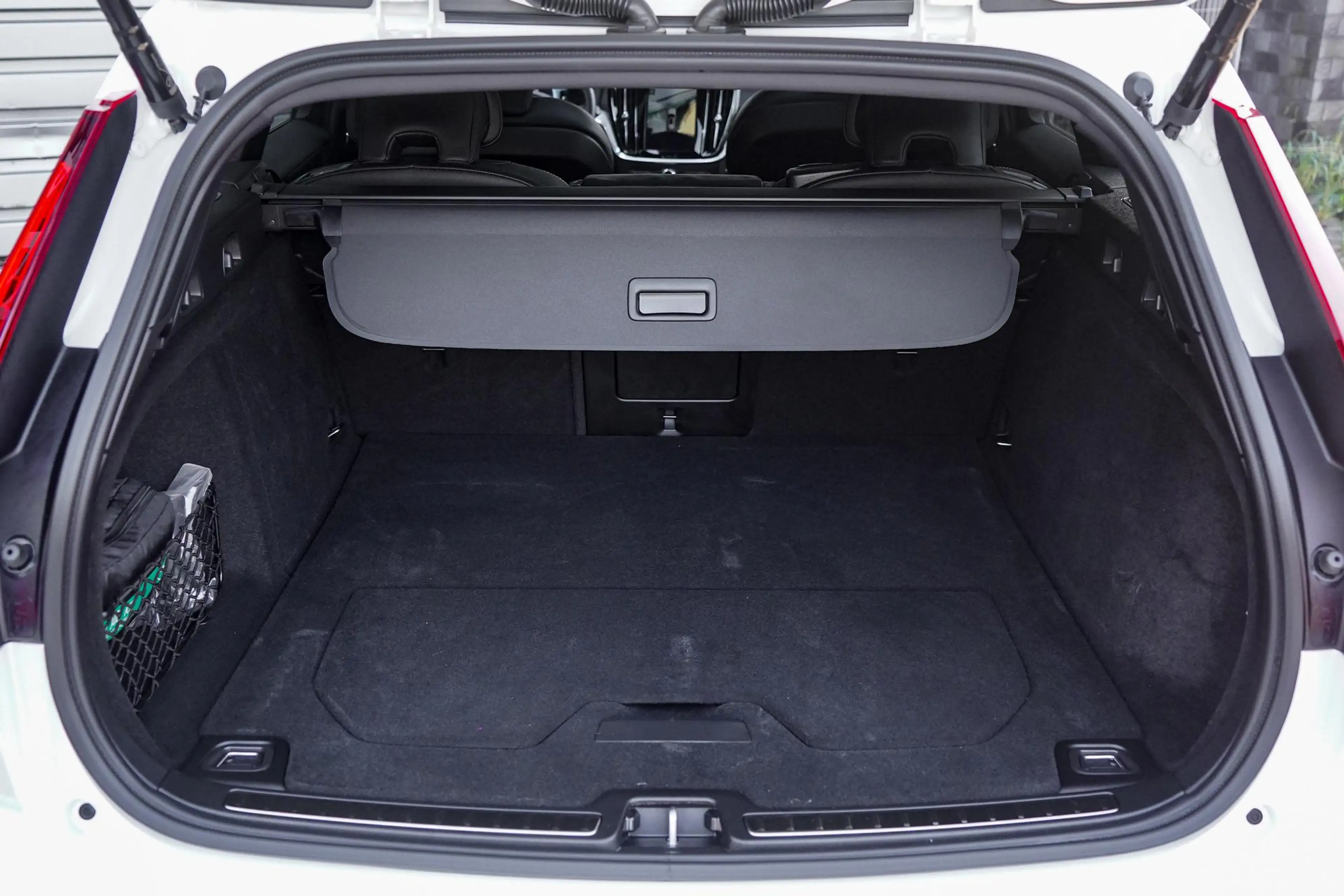 Volvo V60 2.0 T8 Plug-in hybrid AWD Plus Dark |  360 Camera — photo 10