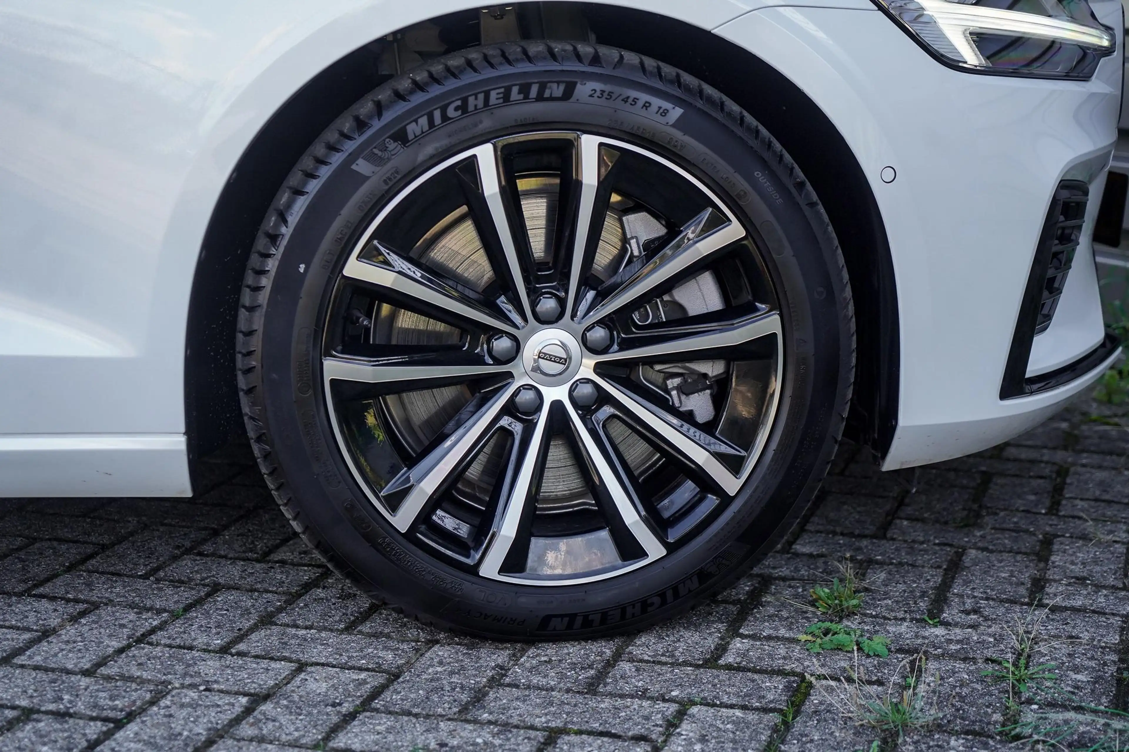 Volvo V60 2.0 T8 Plug-in hybrid AWD Plus Dark |  360 Camera — photo 7