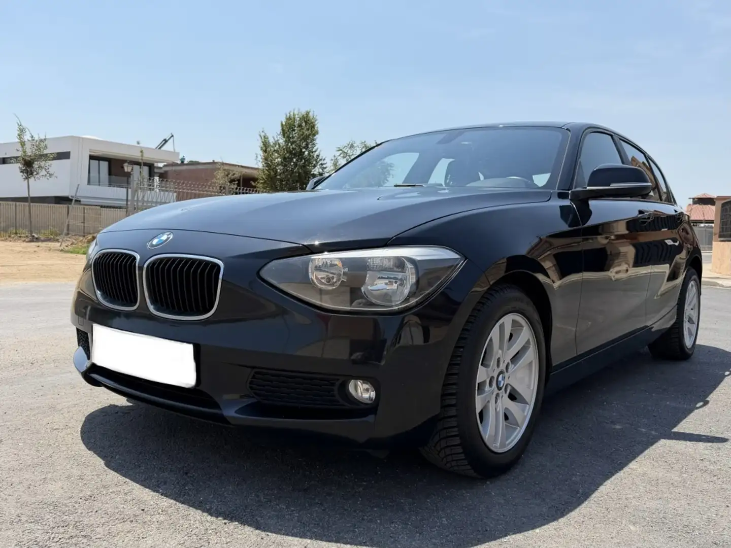 BMW 116 116d Essential Edition Negro - 2
