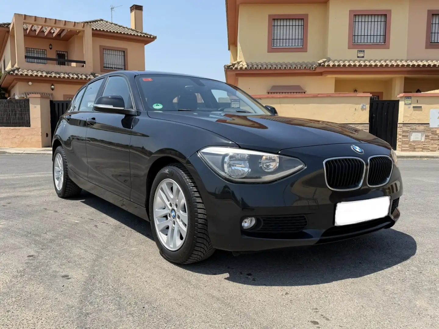 BMW 116 116d Essential Edition Negro - 1