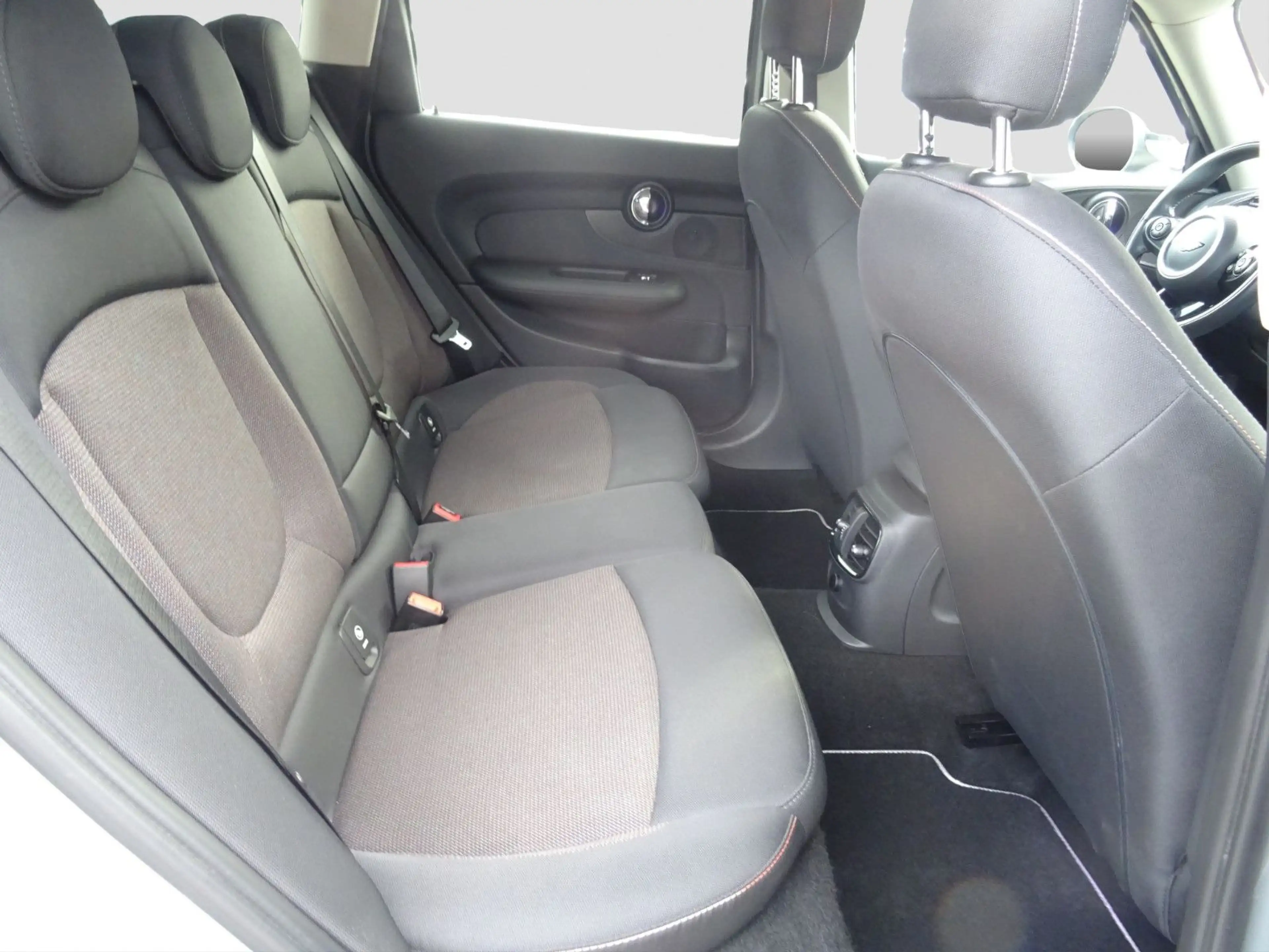 MINI One Clubman One — photo 11