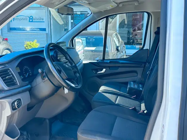 Ford Transit Custom view 3