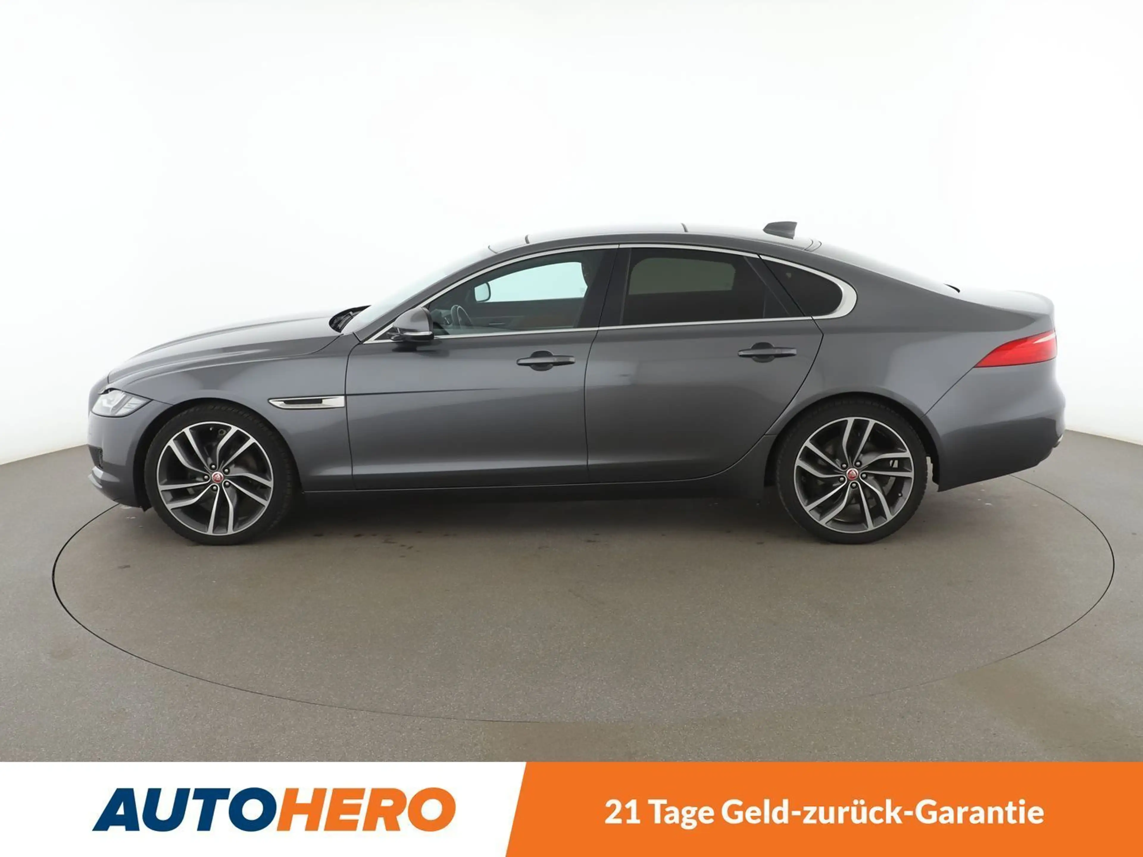 Jaguar XF 25d Portfolio AWD Aut*XENON*TEMPO*CAM*PDC*SHZ* — photo 3