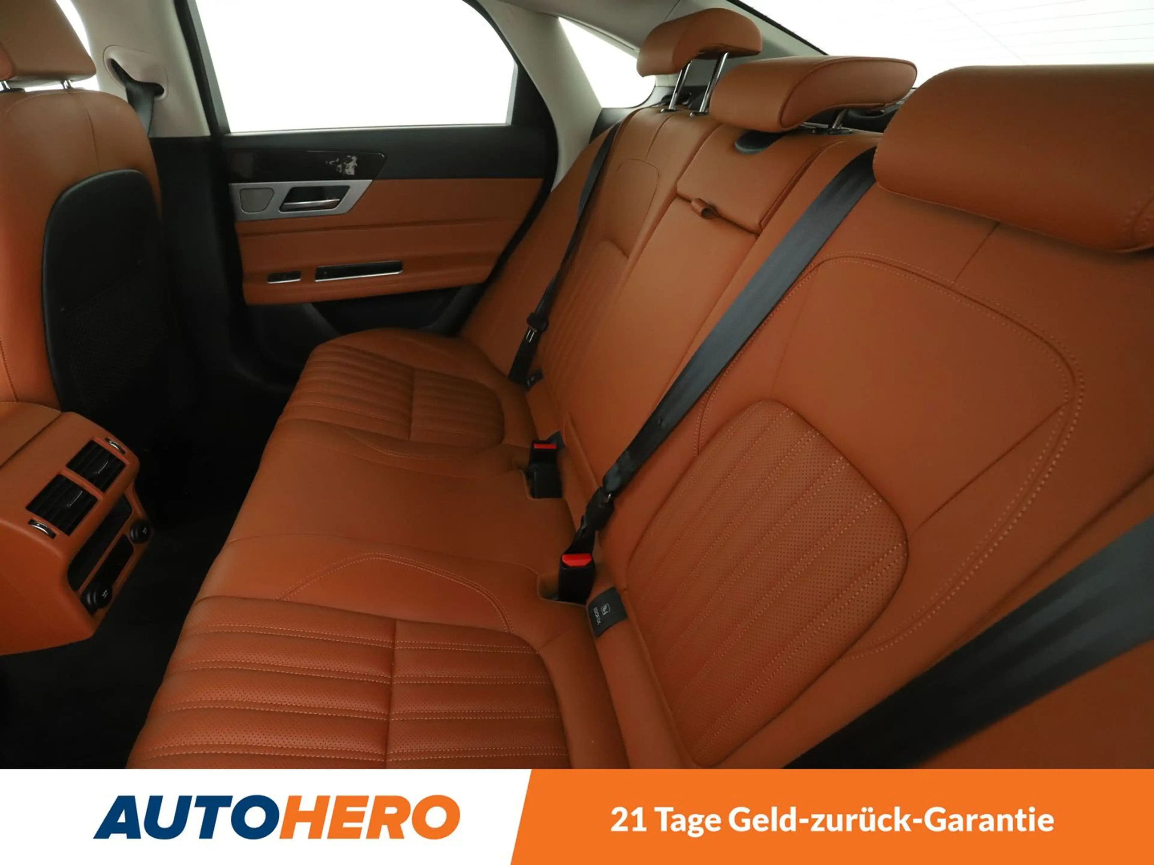 Jaguar XF 25d Portfolio AWD Aut*XENON*TEMPO*CAM*PDC*SHZ* — photo 14