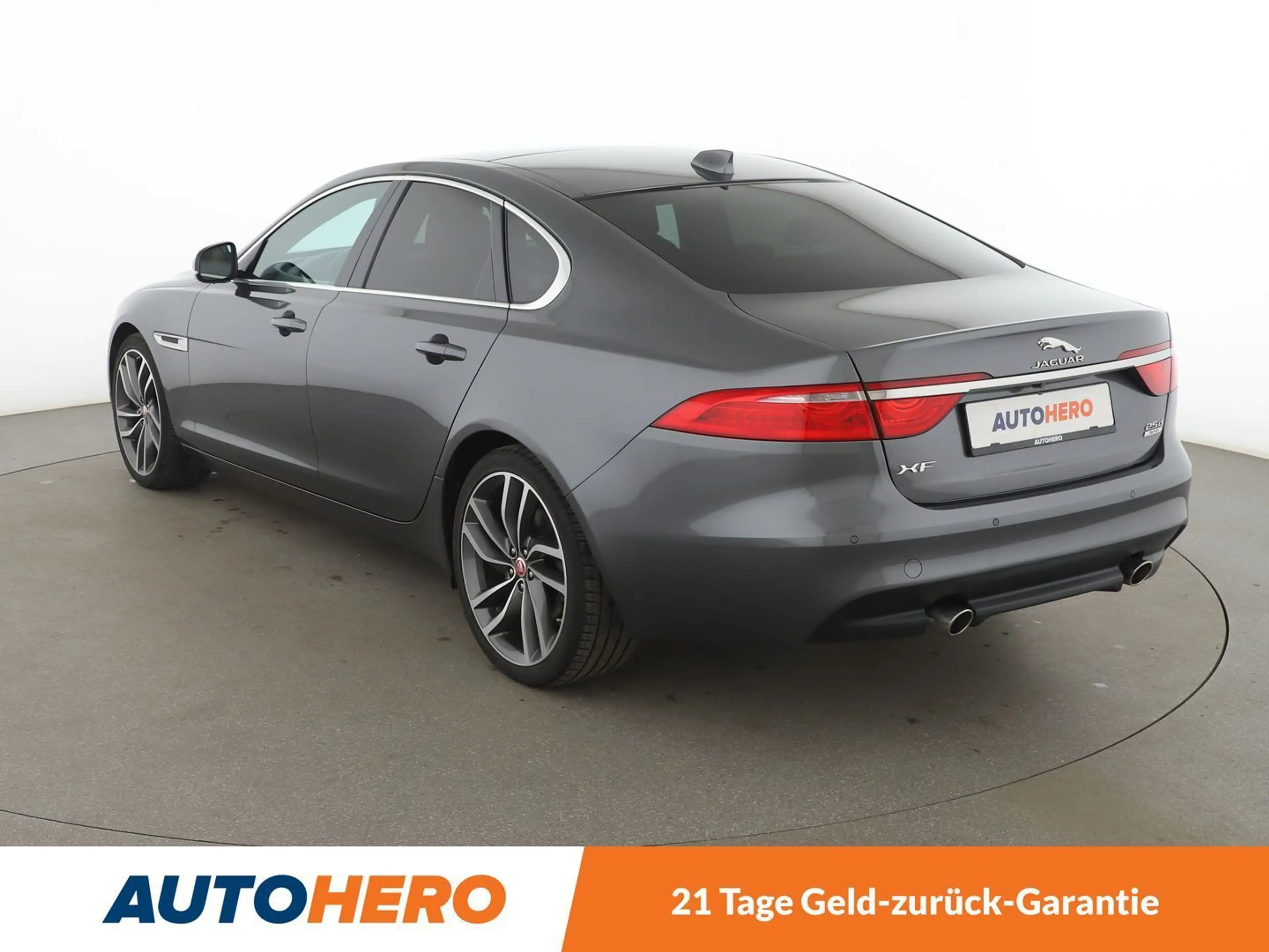 Jaguar XF 25d Portfolio AWD Aut*XENON*TEMPO*CAM*PDC*SHZ* — photo 4