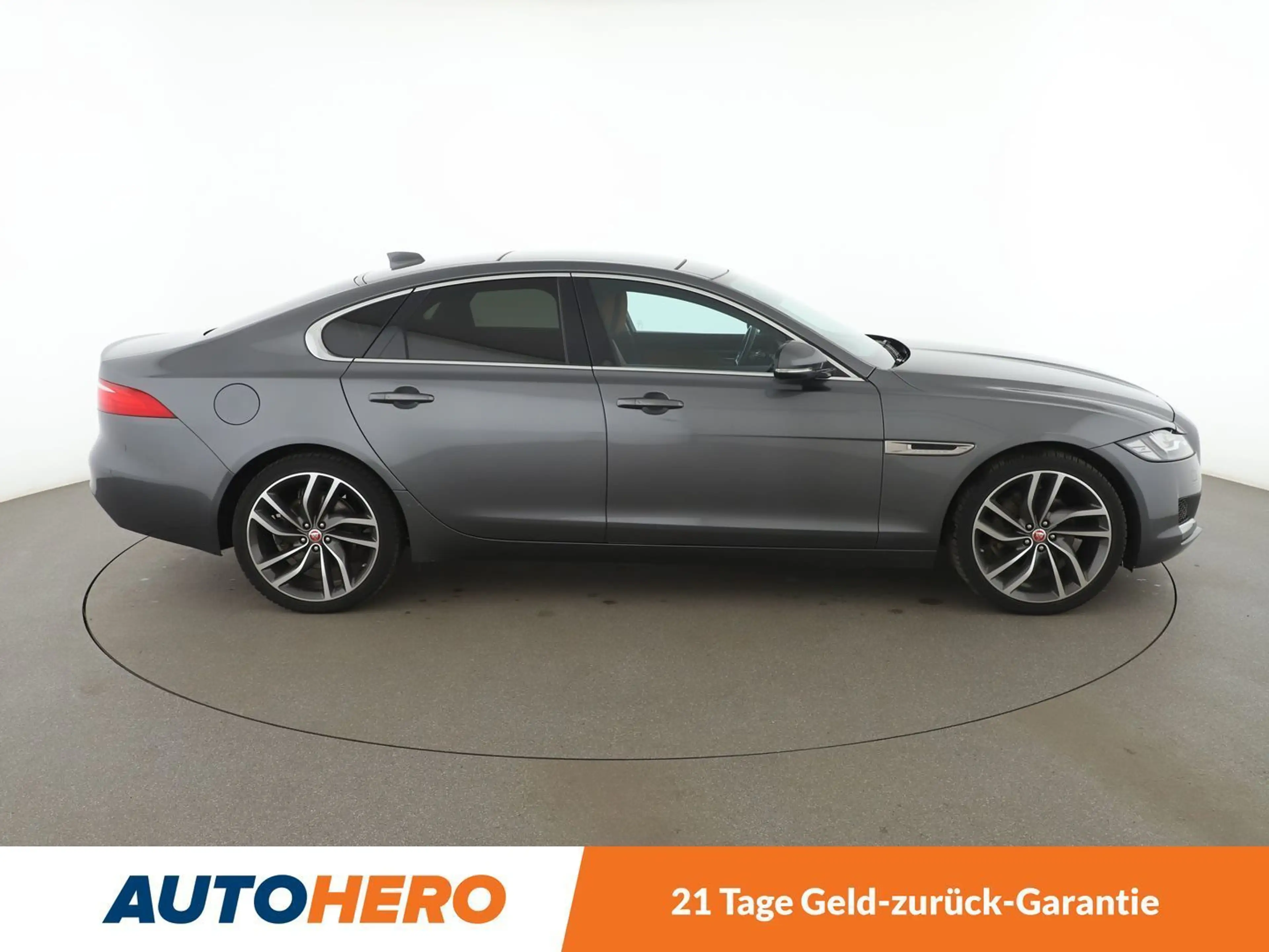 Jaguar XF 25d Portfolio AWD Aut*XENON*TEMPO*CAM*PDC*SHZ* — photo 7