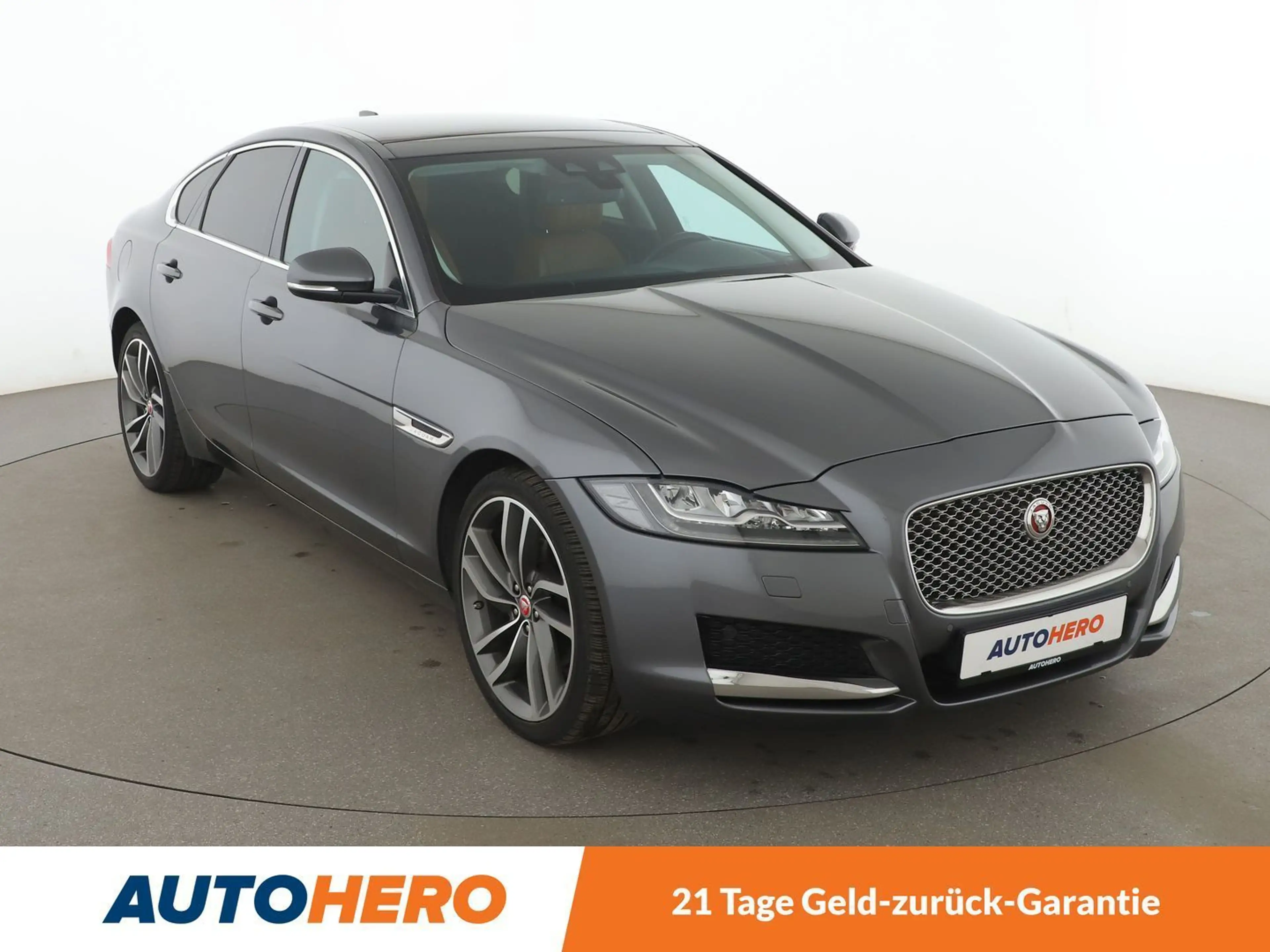 Jaguar XF 25d Portfolio AWD Aut*XENON*TEMPO*CAM*PDC*SHZ* — photo 8
