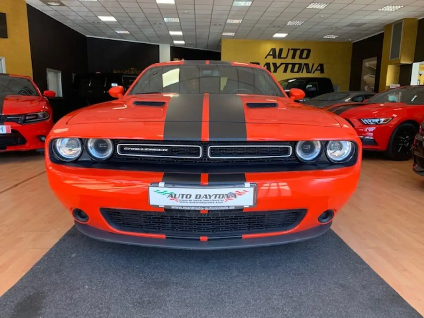 Dodge Challenger Dodge Challenger 3.6 V6 SXT Plus 305cv at8 Orange - 2