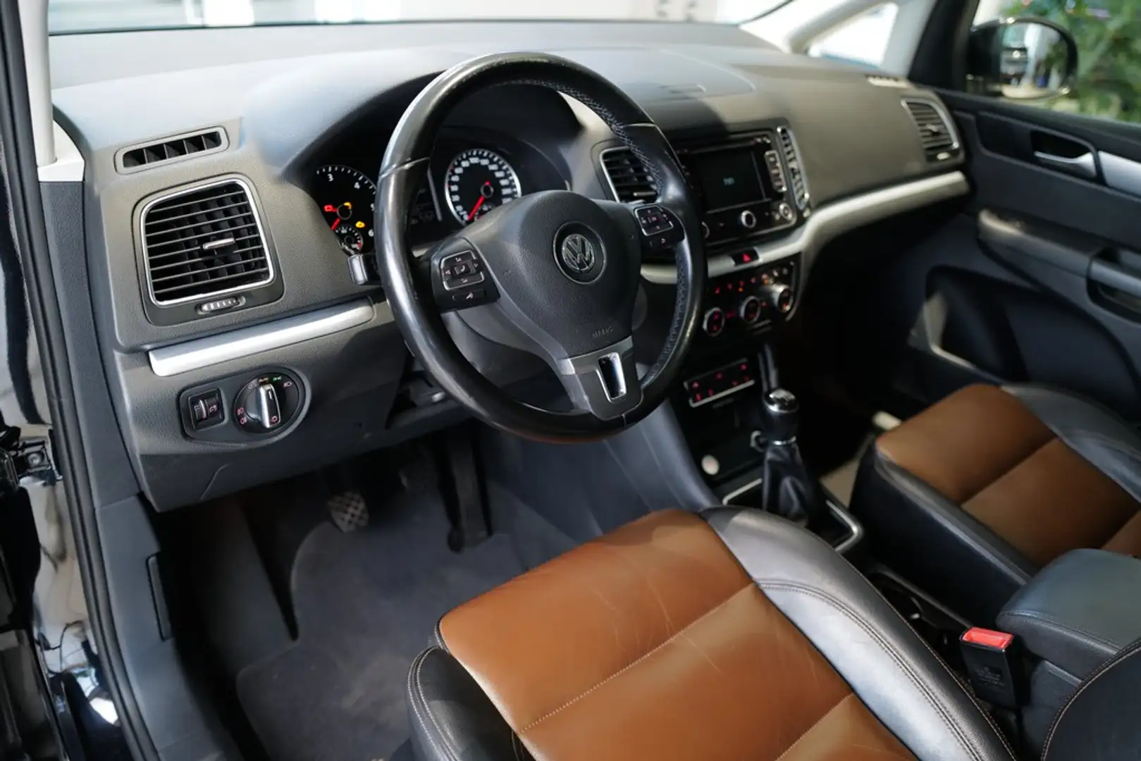 Volkswagen Sharan 2.0TDI Highline Leder Pano Negro - 2