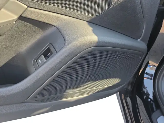 Audi S6 view 11