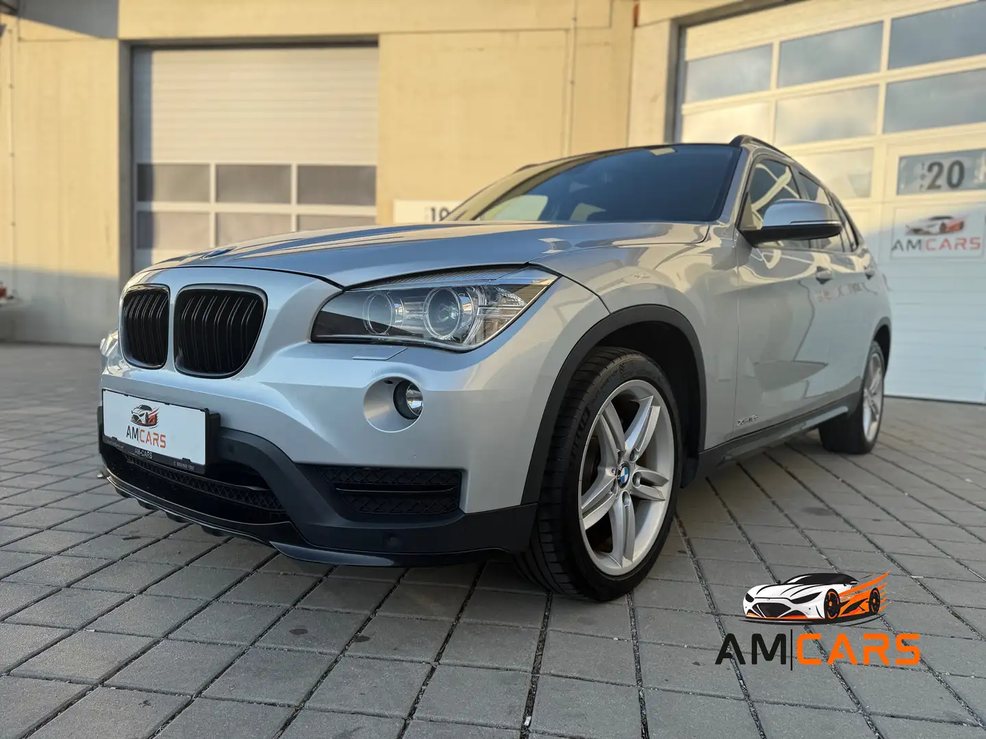 BMW X1 X1 xDrive18d Österreich Paket Sport Silber - 1