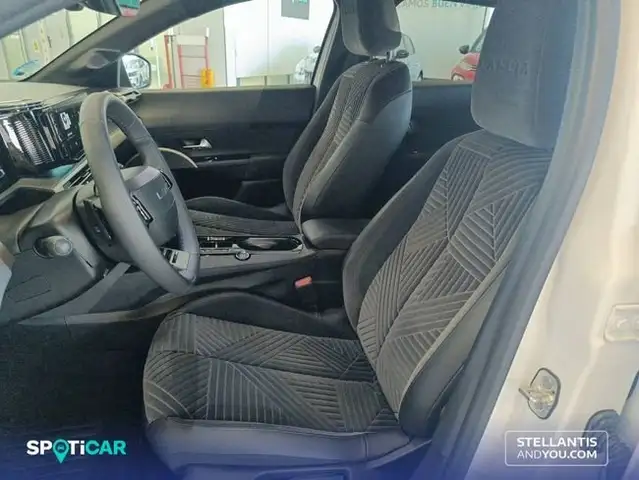 Lancia Ypsilon view 9