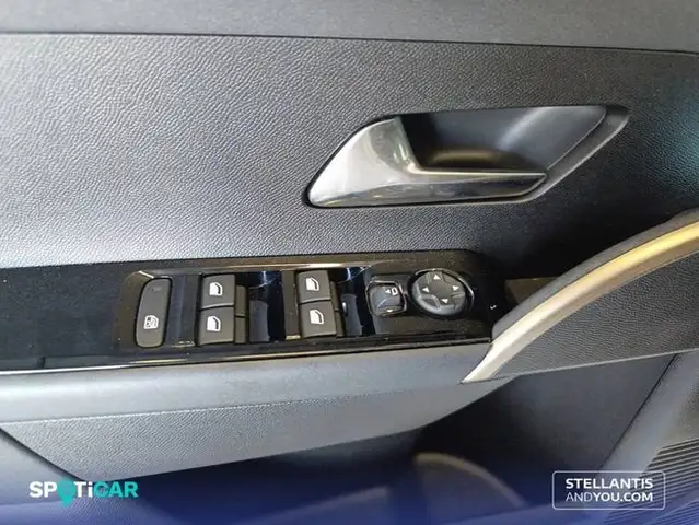 Lancia Ypsilon view 12