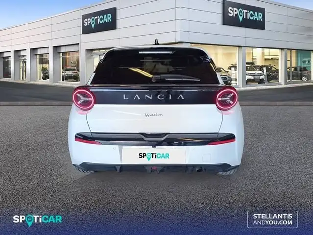 Lancia Ypsilon view 7