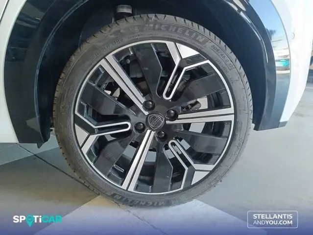Lancia Ypsilon view 11