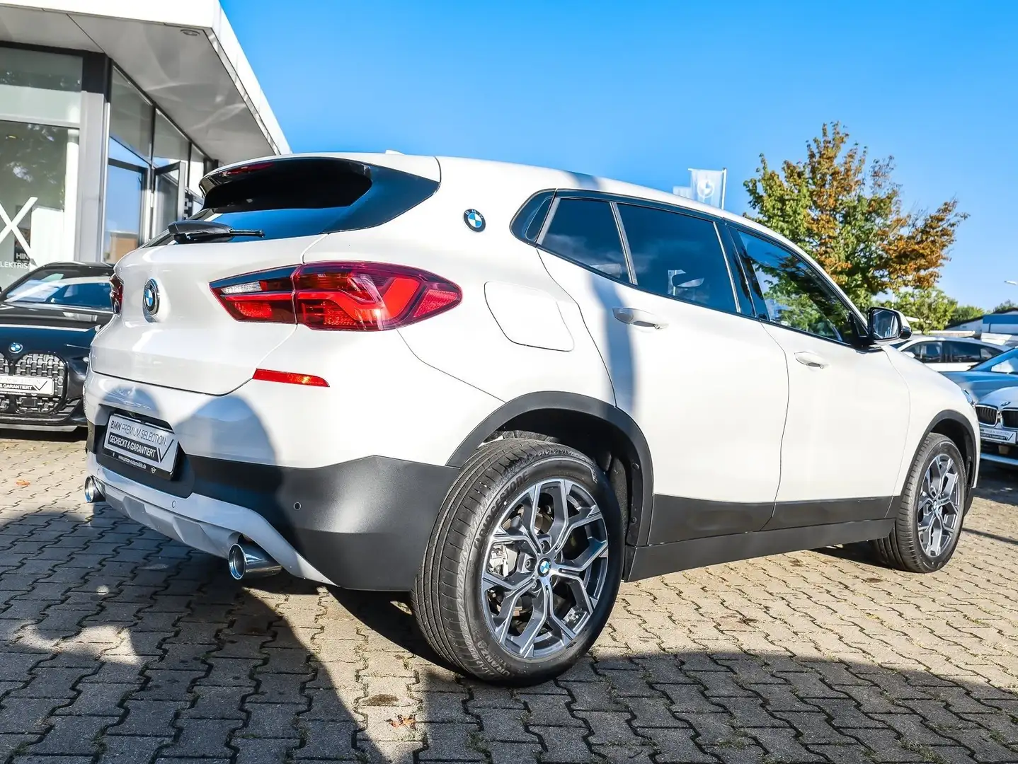 BMW X2 sDrive18d Advantage Plus Navi RFK LED Sportsitz Bianco - 2