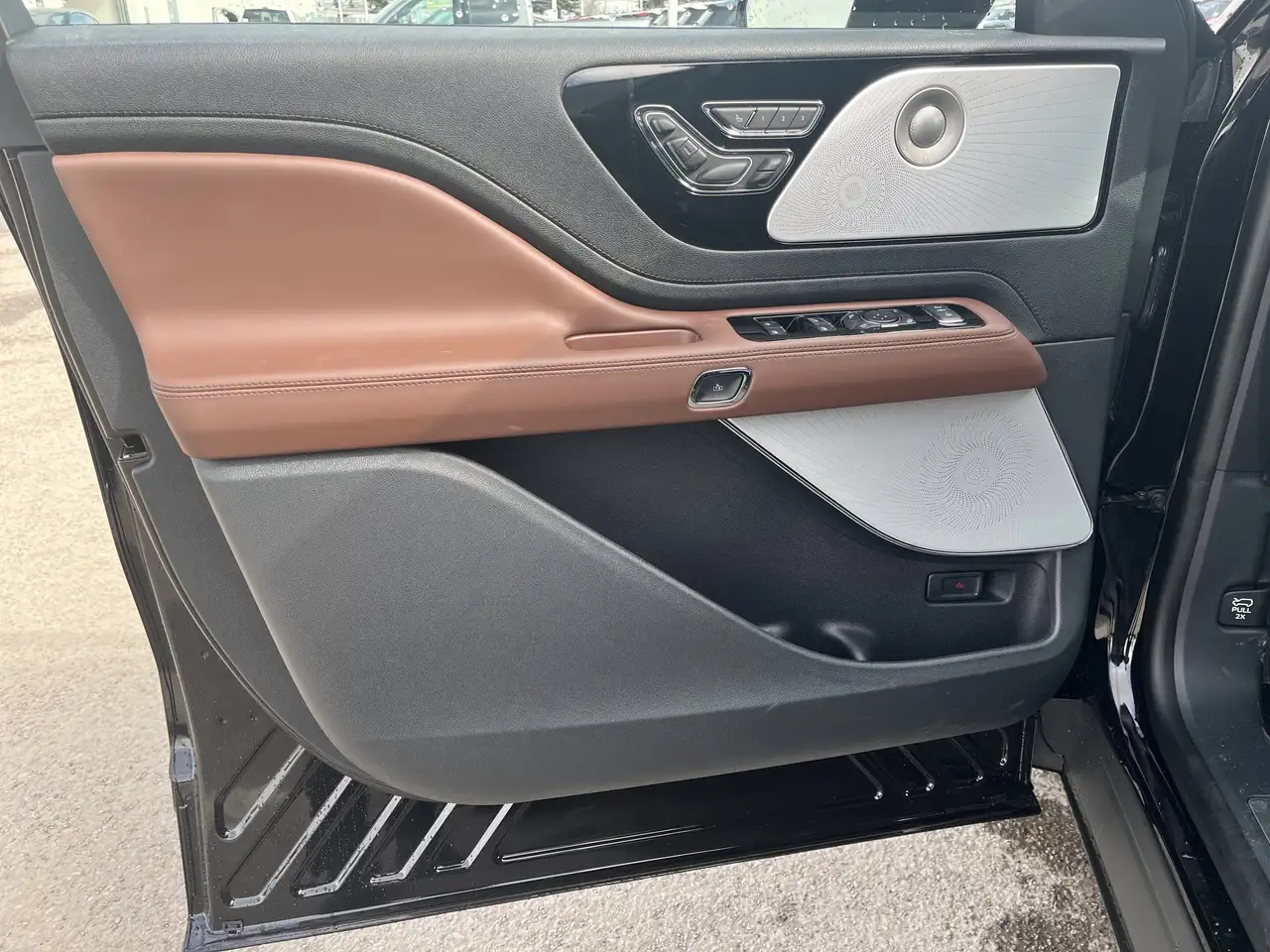 Lincoln Aviator снимка Lincoln Aviator