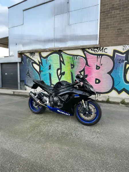 Suzuki GSX-R 600 - foto 2