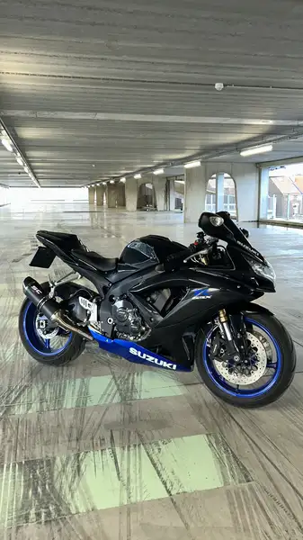 Suzuki GSX-R 600 - foto 8