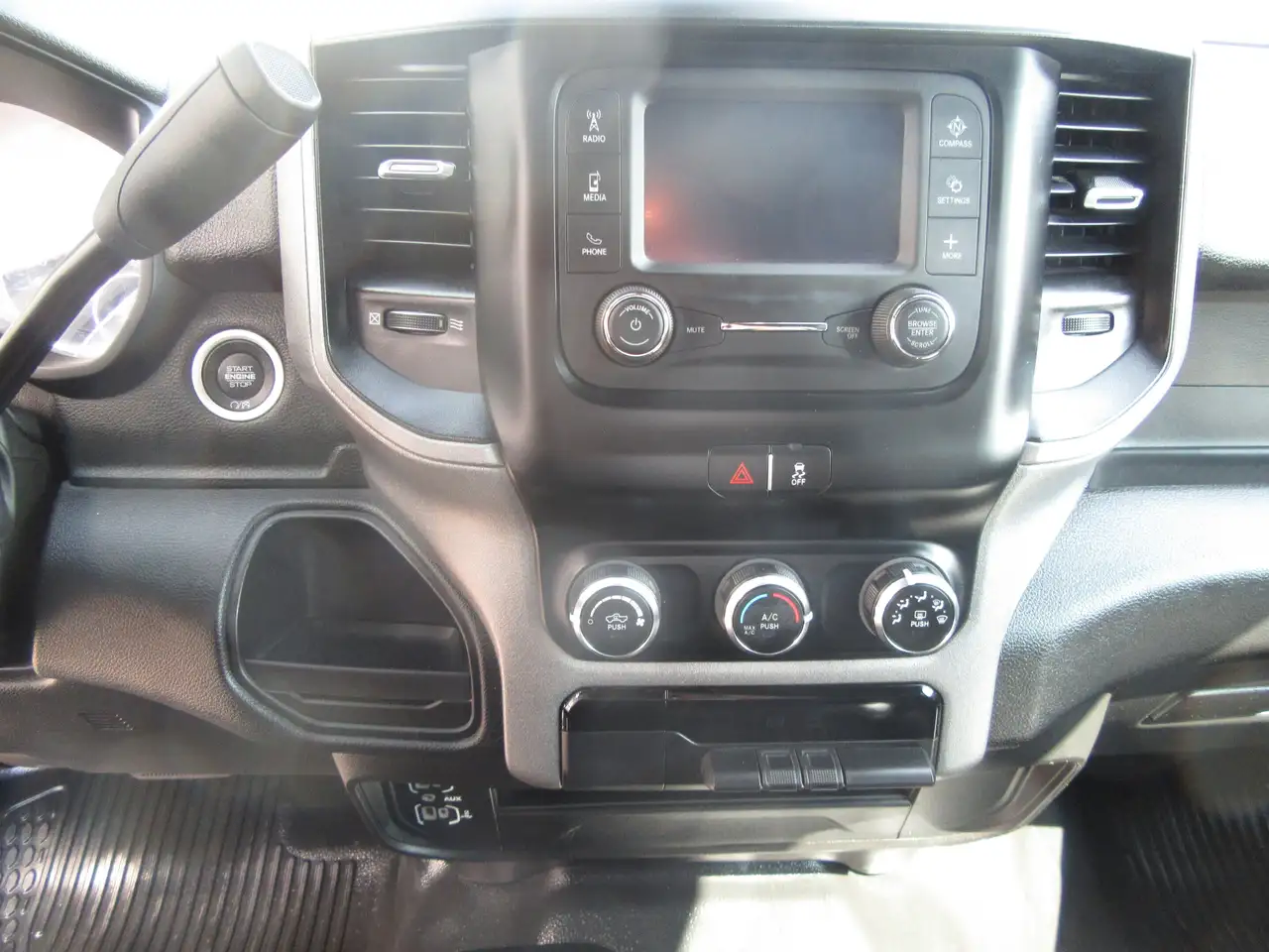 RAM 3500 снимка RAM 3500