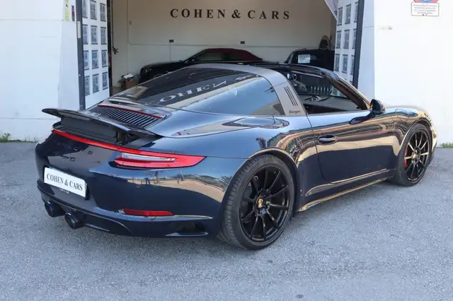 Porsche 991 view 6