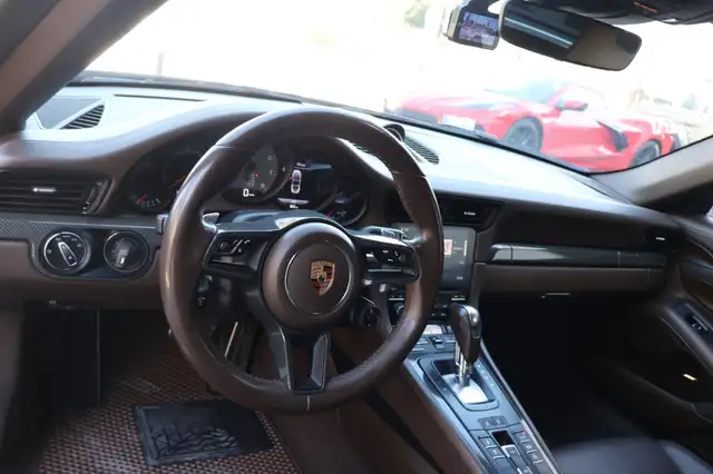 Porsche 991 view 14