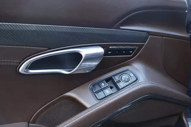 Porsche 991 view 12