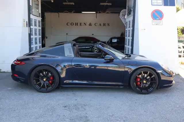 Porsche 991 view 5
