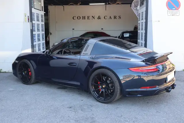 Porsche 991 view 8